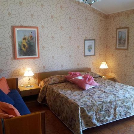 Meuble Al Ponte Hotel Градо Екстериор снимка
