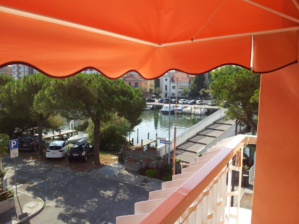 Meuble Al Ponte Hotel Градо Стая снимка