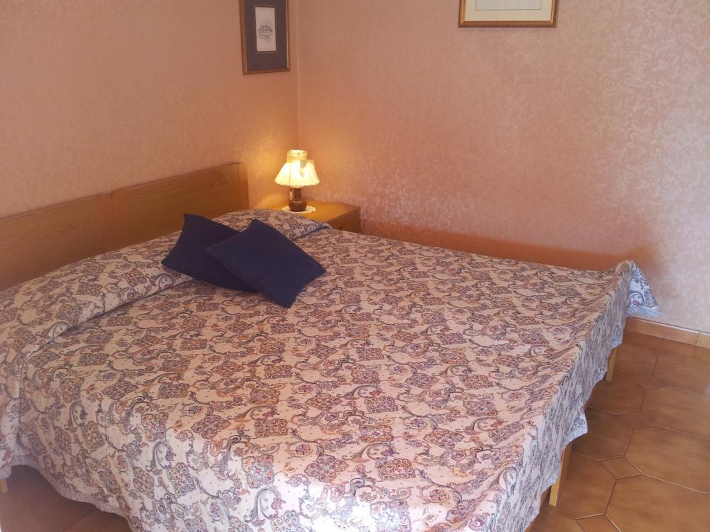 Meuble Al Ponte Hotel Градо Стая снимка