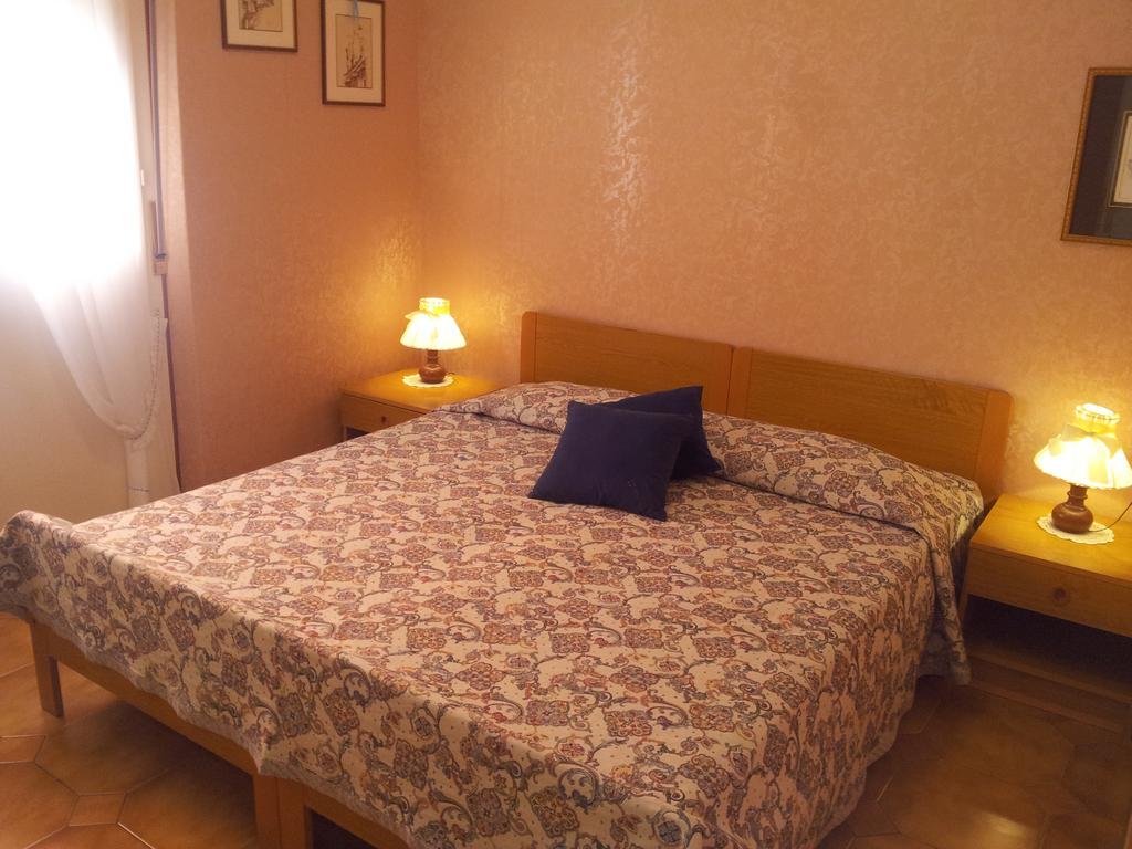 Meuble Al Ponte Hotel Градо Стая снимка