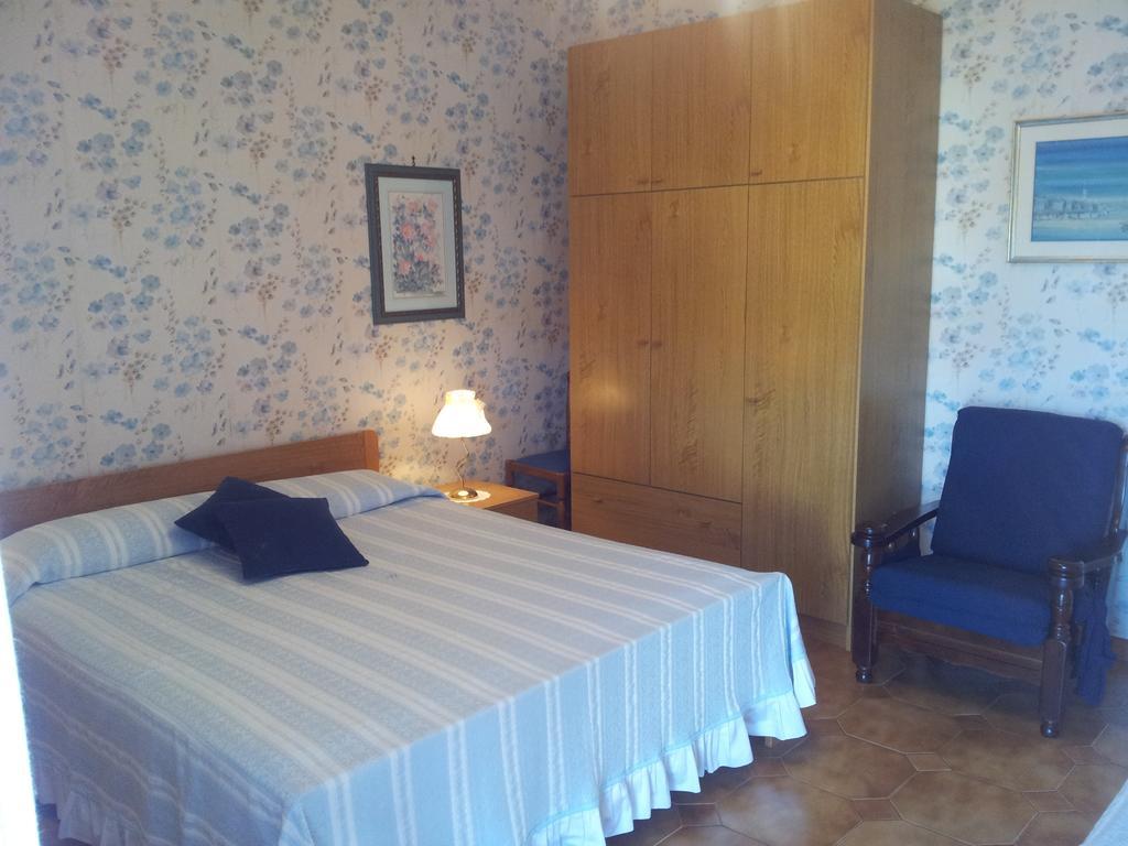 Meuble Al Ponte Hotel Градо Стая снимка