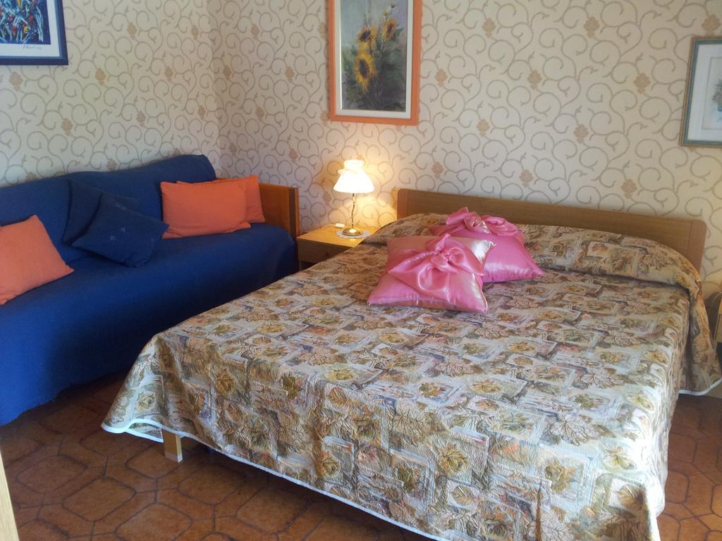 Meuble Al Ponte Hotel Градо Екстериор снимка
