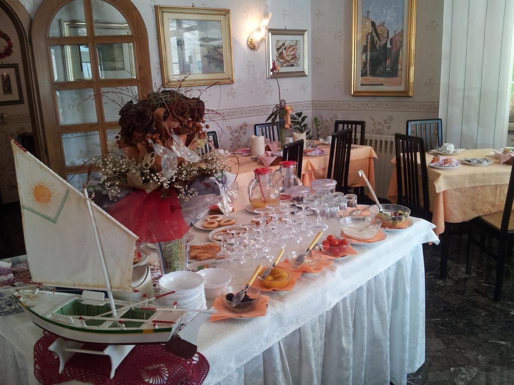 Meuble Al Ponte Hotel Градо Екстериор снимка